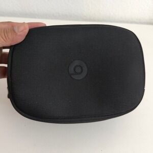 Beats by Dre Black Hardshell Zippered Headphone Carrying Case Pouch Logo